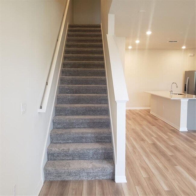 Building Photo - 6316 Tabebuia Pkwy