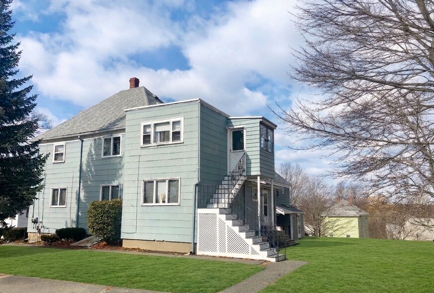 Building Photo - 10 Oak St