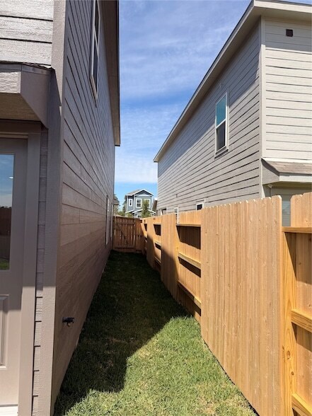 Building Photo - 20150 Green Mallard St