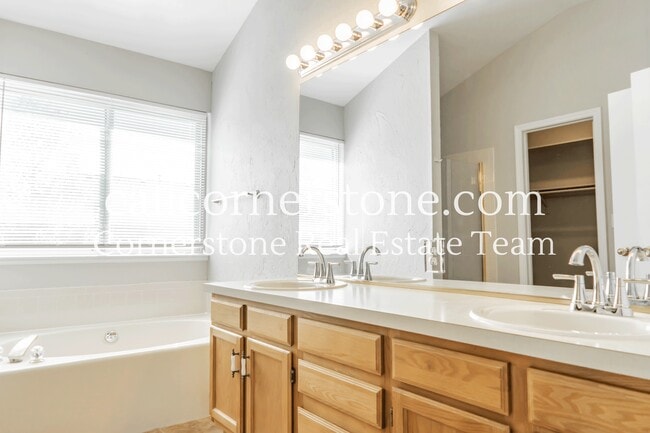 Building Photo - 5037 Plumstead Dr