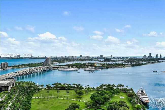 Building Photo - 900 Biscayne Blvd
