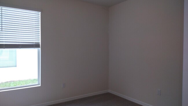 Building Photo - 816 Friendship Cir