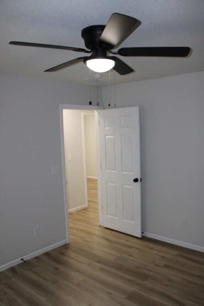 Building Photo - 3bed 1 bath in Independence - Newer Build