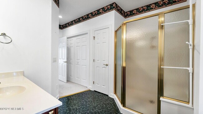 Building Photo - 11 Whisper Lake Dr