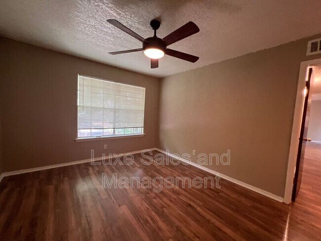Building Photo - 3200 W Britton Rd