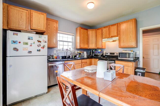 Building Photo - 124 Lillian Ave
