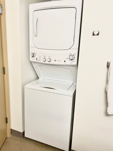 Building Photo - 2821 Beacon Ave S