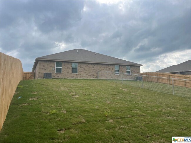 Building Photo - 539 Lost Trl
