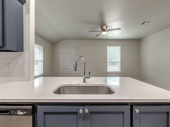 Building Photo - Stylish & Spacious 3-Bedroom Duplex in North Oklahoma City