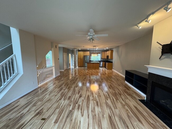 Building Photo - 3 Bed, 2.5 Bath Condo in Eagle River