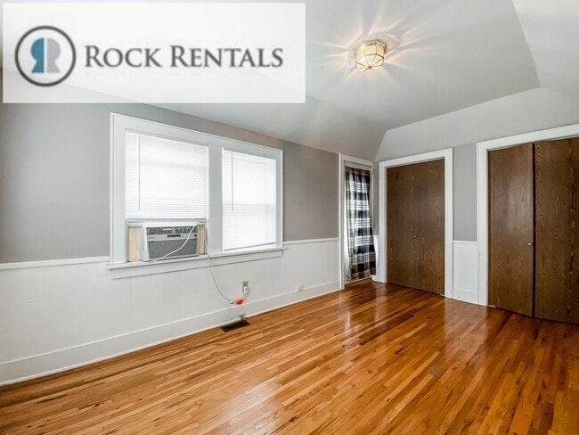 Building Photo - 4 Bed 2 Bath with Bonus Room