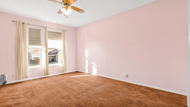 Building Photo - 3 Bedroom Home