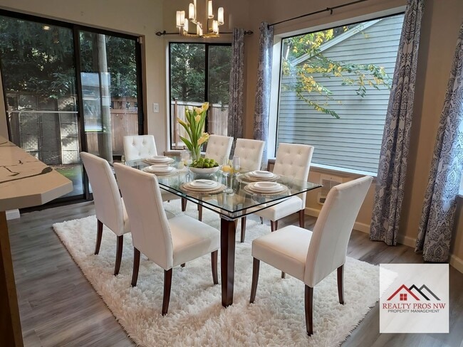 Building Photo - Move in Special:  Sept & Oct only $2,000 /...