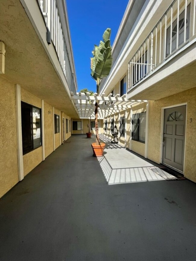 Building Photo - Nice 2 Bed 2 Bath Condo for lease with Par...