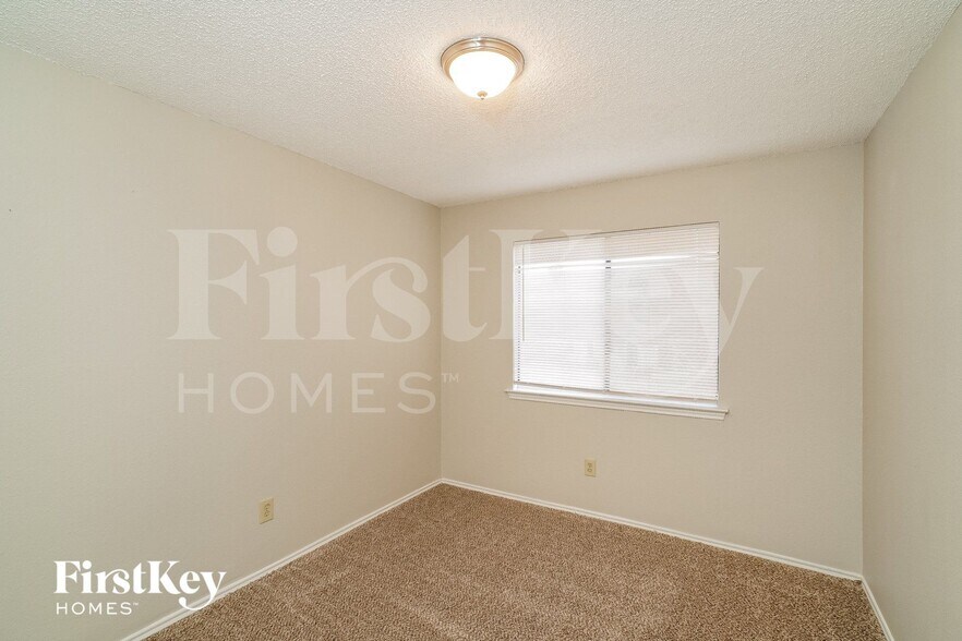 Building Photo - 5122 Lakebend E Dr