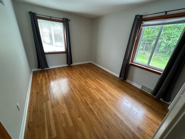 Building Photo - Fantastic Location!  Single-family house close to Upper Arlington and Riverside Hospital