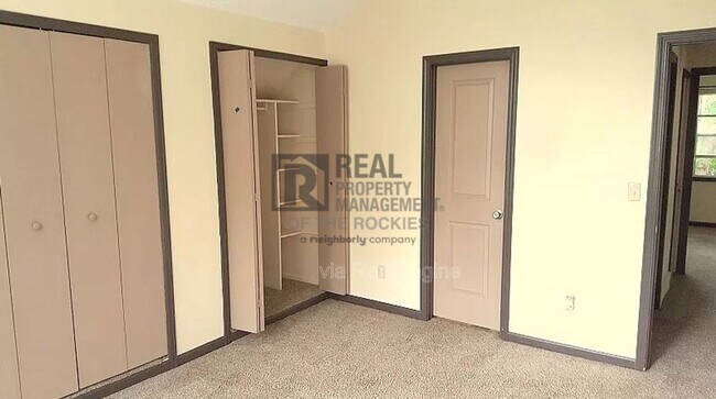 Building Photo - 1599 Wellington Ct