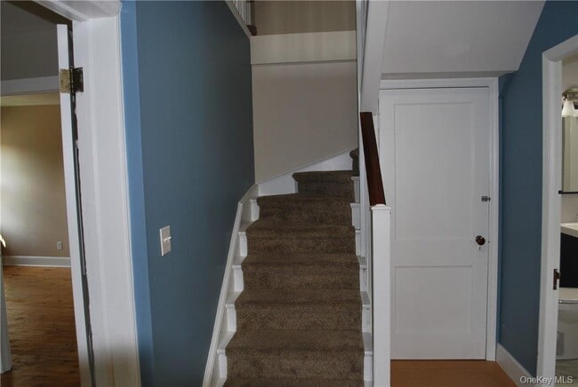 Building Photo - 249 Pine Island Turnpike