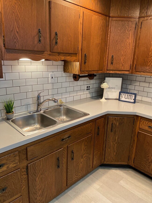 Building Photo - 260 S 6th St