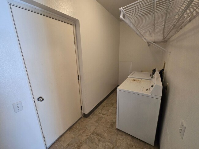 Building Photo - 91-920 Laaulu St #1F
