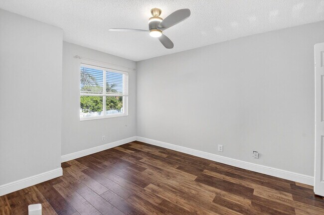 Building Photo - 7306 Spinnaker Bay Dr