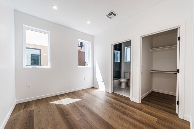 Building Photo - 5508 Barton Ave