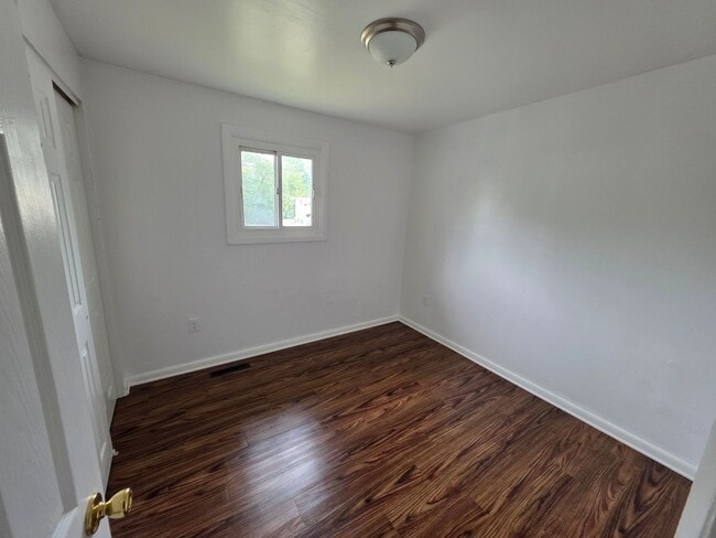 Building Photo - 66 Thorn Ln