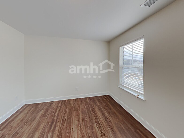 Building Photo - 1114 Amberly Wy