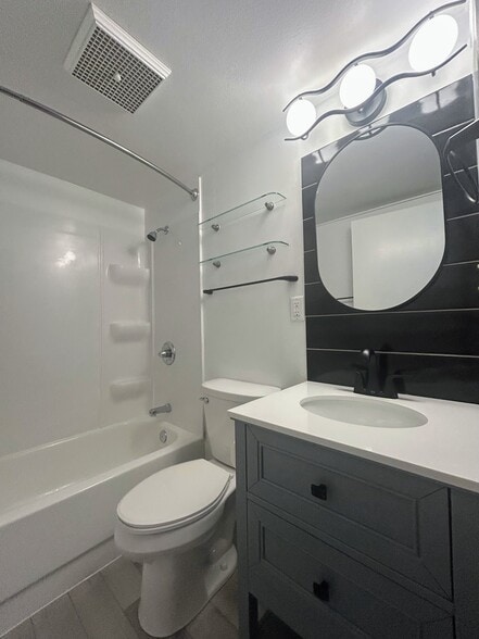 Building Photo - 1420 Maricopa Dr