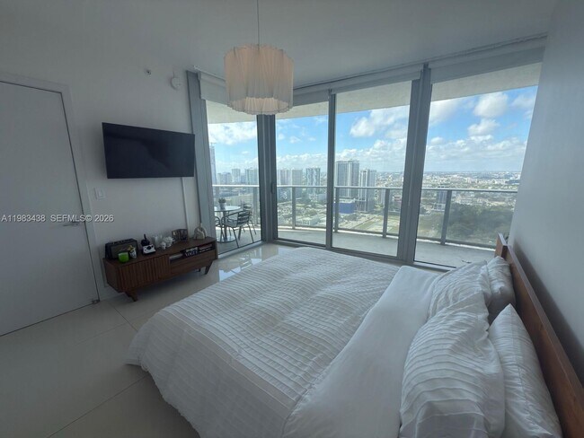 Building Photo - 488 NE 18th St