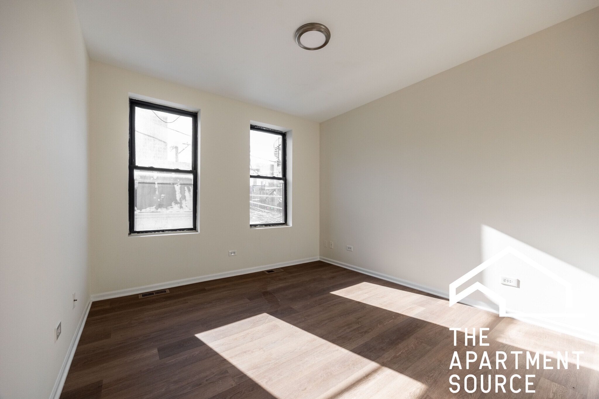 Building Photo - 1260 N Greenview Ave