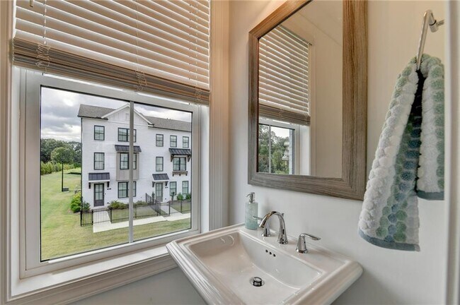 Building Photo - 522 Healy Dr