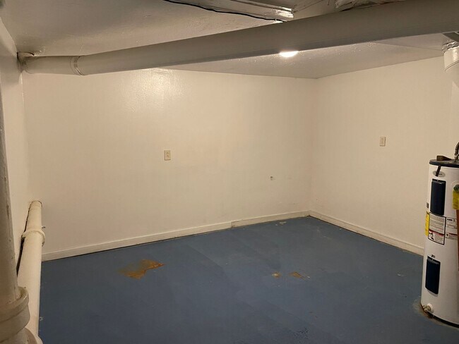 Building Photo - 1027 Holland Ave