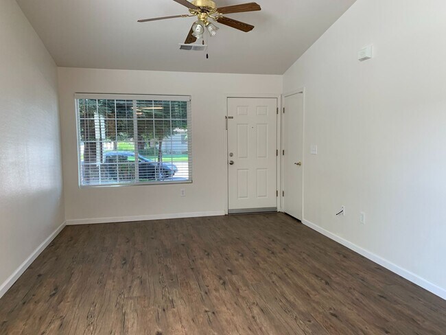 Building Photo - 1905