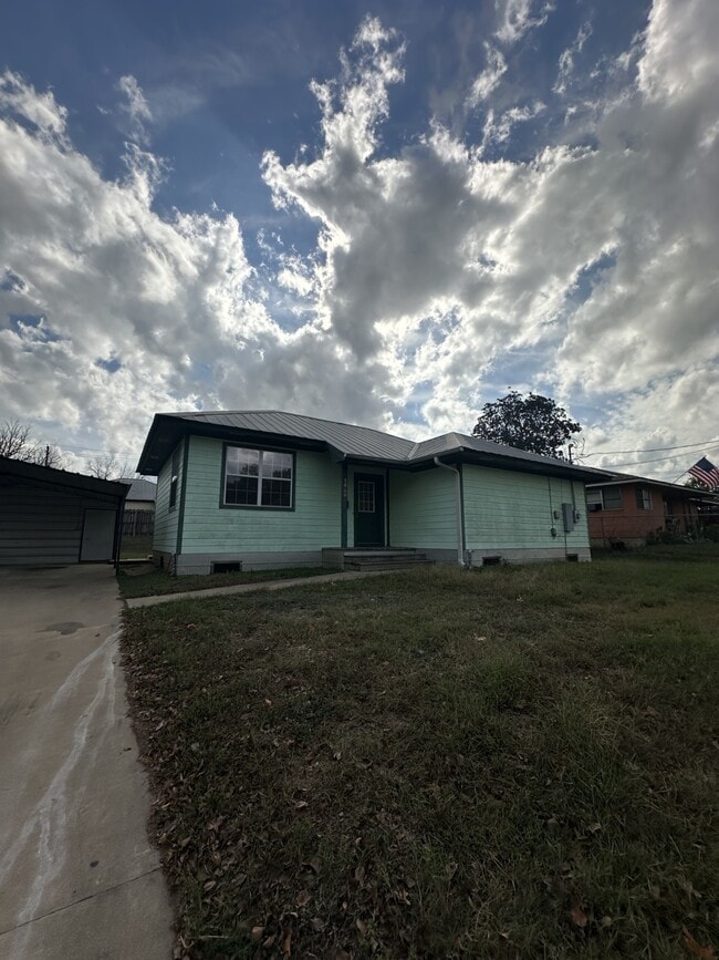 Primary Photo - 1000 E Main St