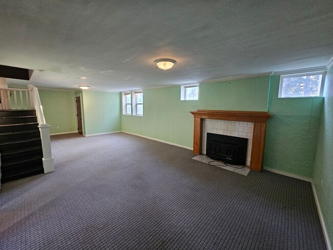 Building Photo - Beautiful Home on South Hill