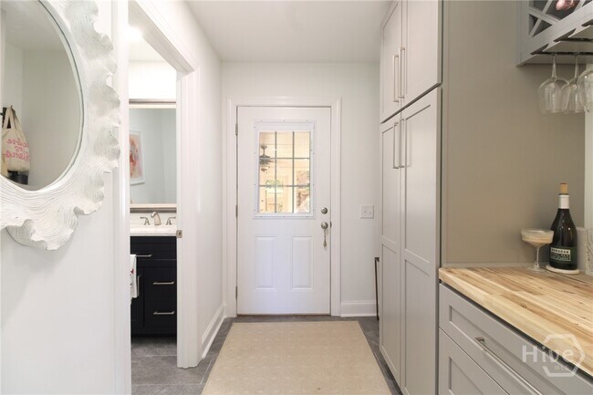 Building Photo - 1092 West Lake Dr