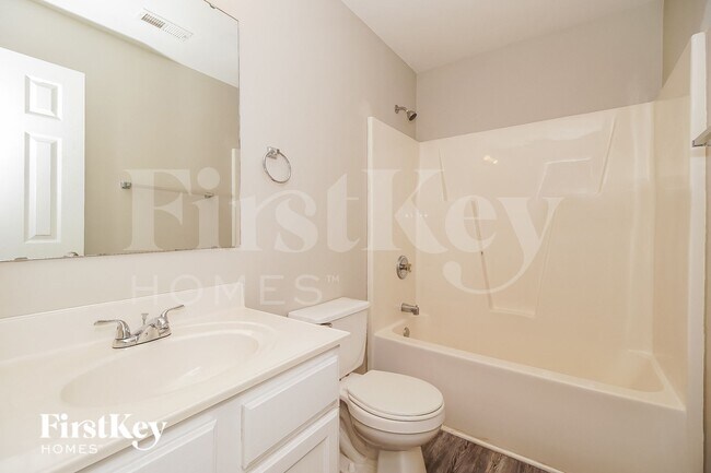 Building Photo - 234 Royalton Rd