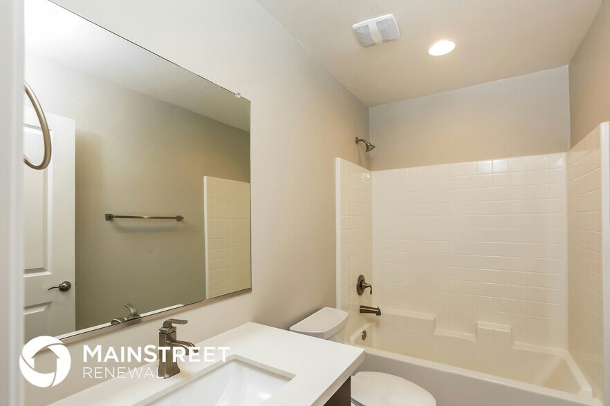 Building Photo - 2000 N 36th St