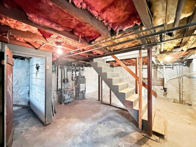 Building Photo - 58 Morton St
