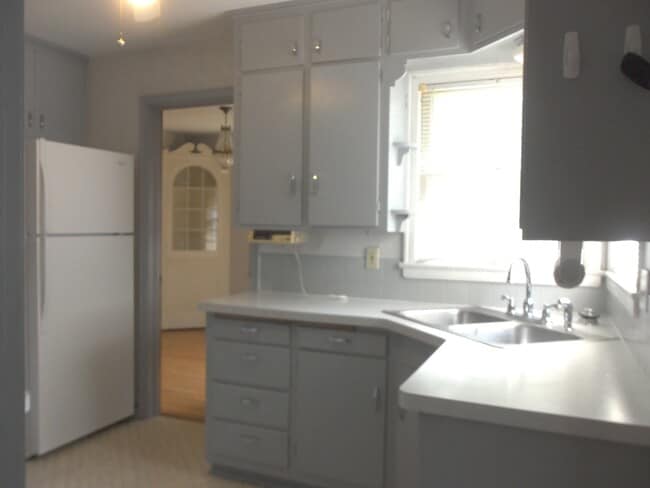 Building Photo - Engaging Cape Cod In An In-town Location!