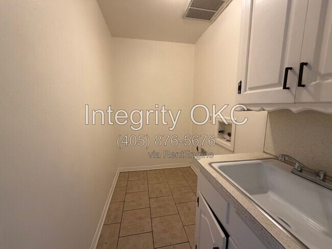 Building Photo - 4101 NW 48th St