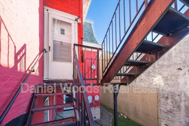 Building Photo - 330 Kerlin St