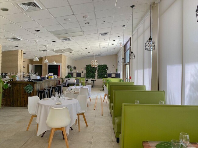 Building Photo - 100 Bayview Dr