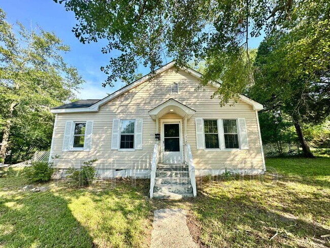 Primary Photo - 5412 N Main St
