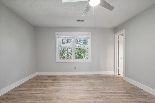 Building Photo - 330 Winding River Dr