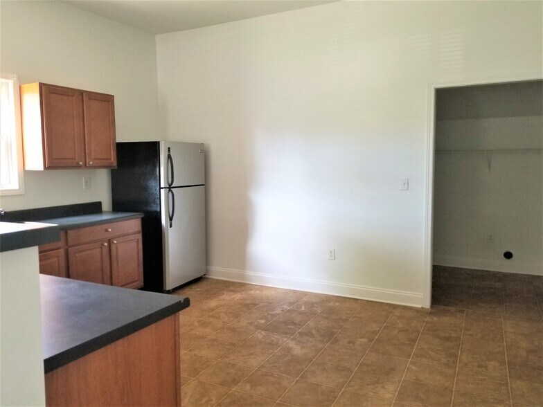 Building Photo - 12 N YMCA ST