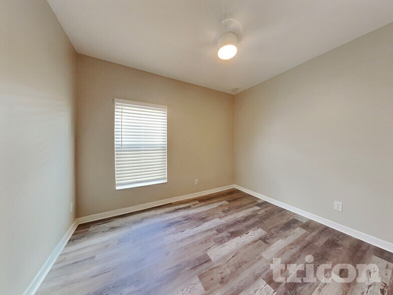 Building Photo - 4887 Rockvale Dr