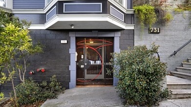 Building Photo - 725 Fell St