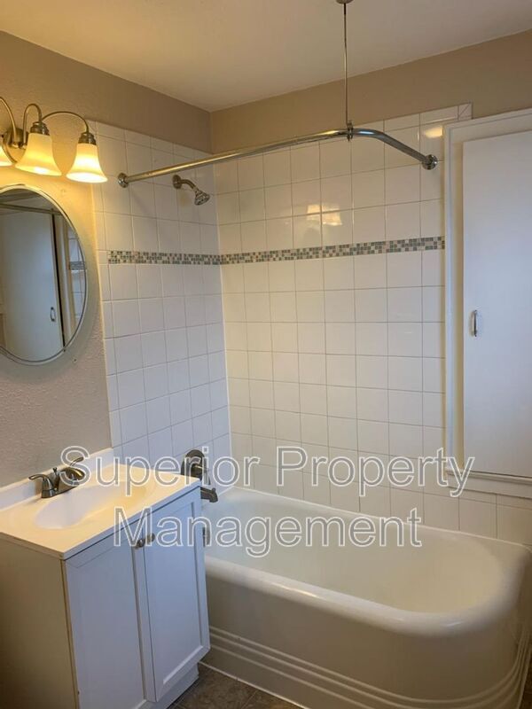 Building Photo - 1011 W 29th St